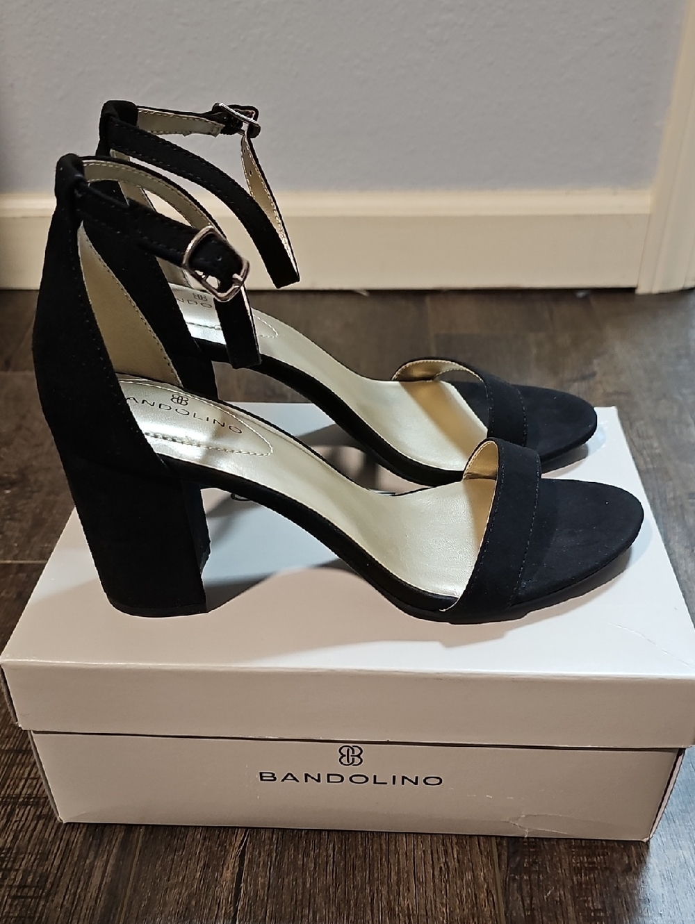 Bandolino Armory Women's 7 Black Suede Ankle-Strap Heels New In Box - Picture 5 of 7